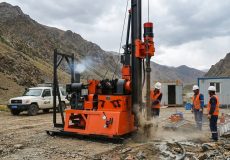 دستگاه حفاری GY-200 در منطقه کوهستانی